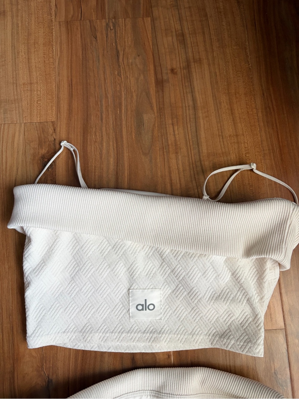 ALO Yoga Cream-White Logo Detail Active Top and Skirt (set!) - Picture 4 of 4
